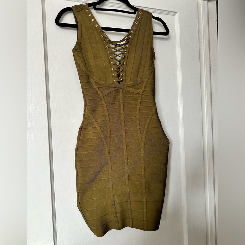 HERA body on dress wised only once.